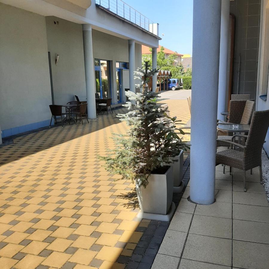 Garni Hotel S.O.G.* * * Trenčín Zewnętrze zdjęcie
