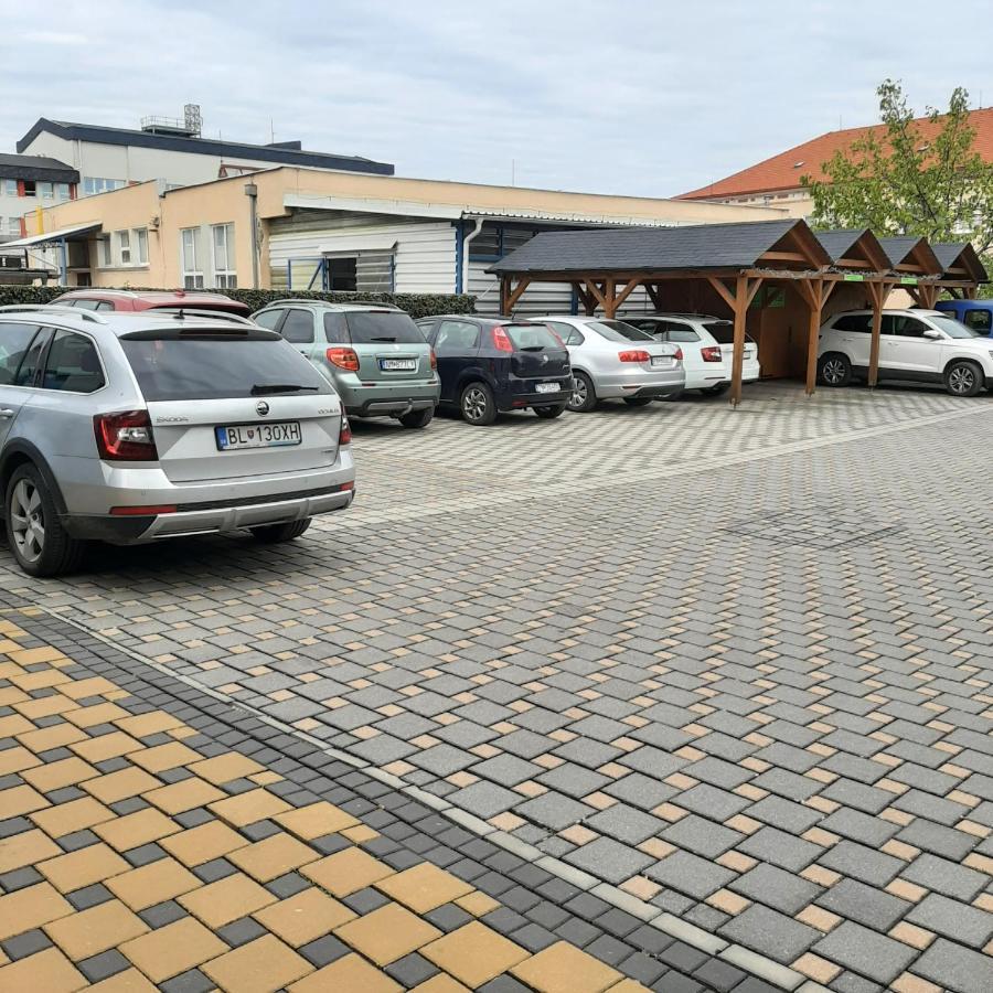 Garni Hotel S.O.G.* * * Trenčín Zewnętrze zdjęcie