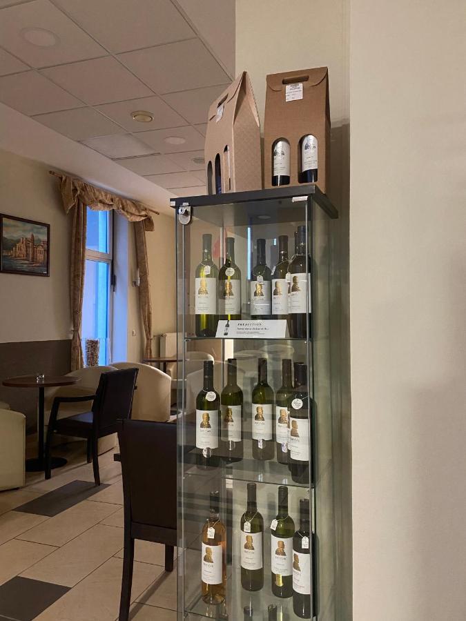 Garni Hotel S.O.G.* * * Trenčín Zewnętrze zdjęcie