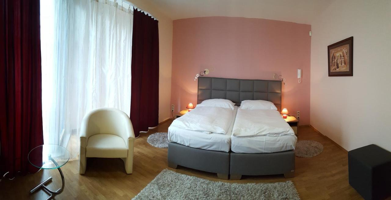 Garni Hotel S.O.G.* * * Trenčín Zewnętrze zdjęcie