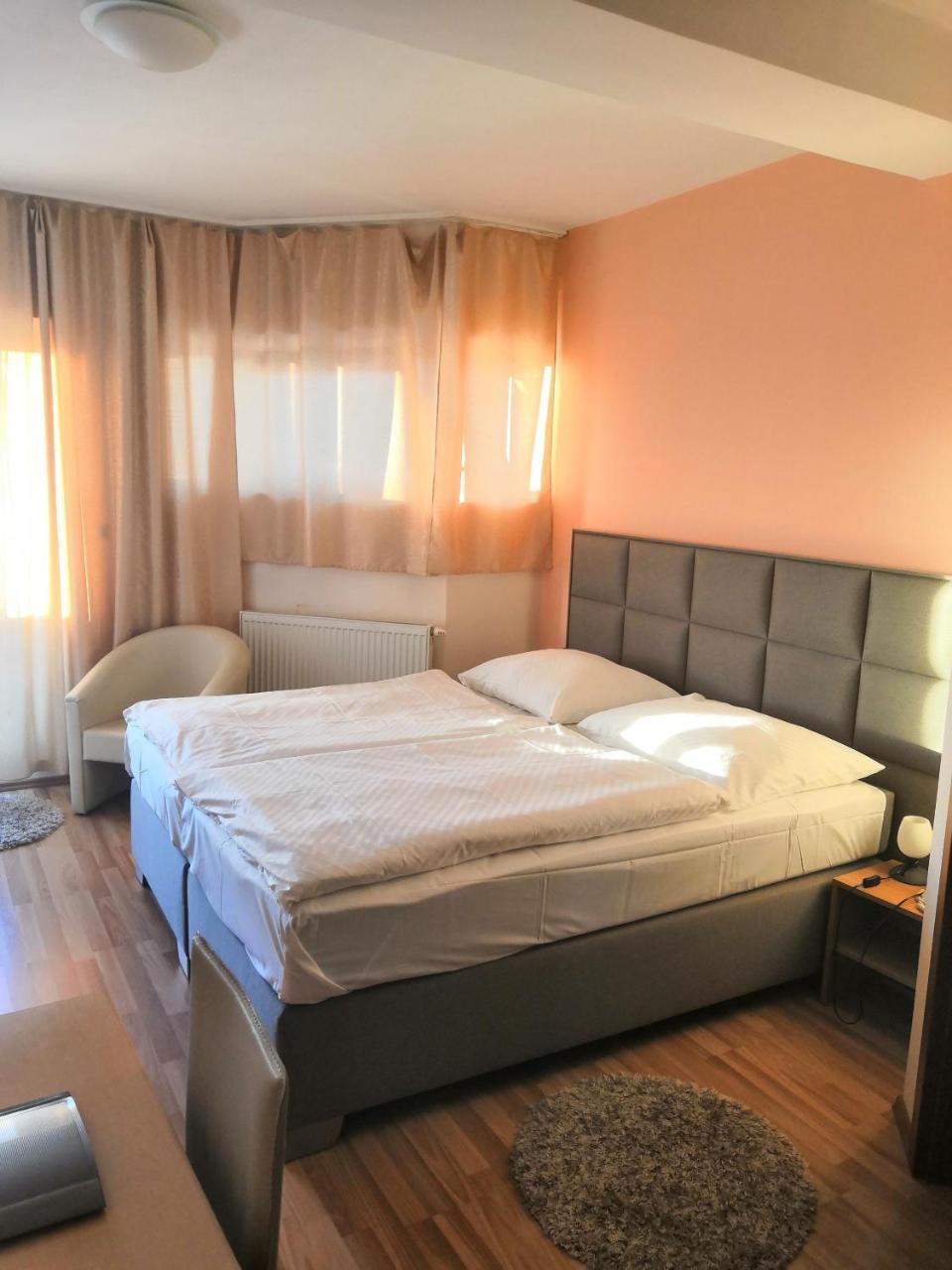 Garni Hotel S.O.G.* * * Trenčín Zewnętrze zdjęcie
